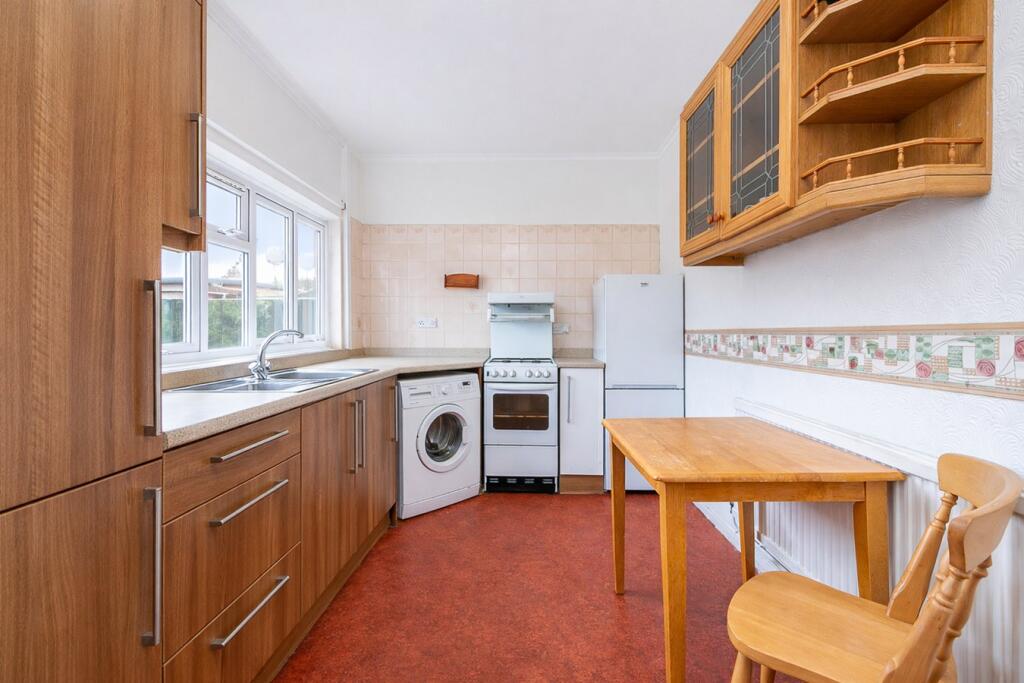 Park Drive, Baldock, SG7 photo 2