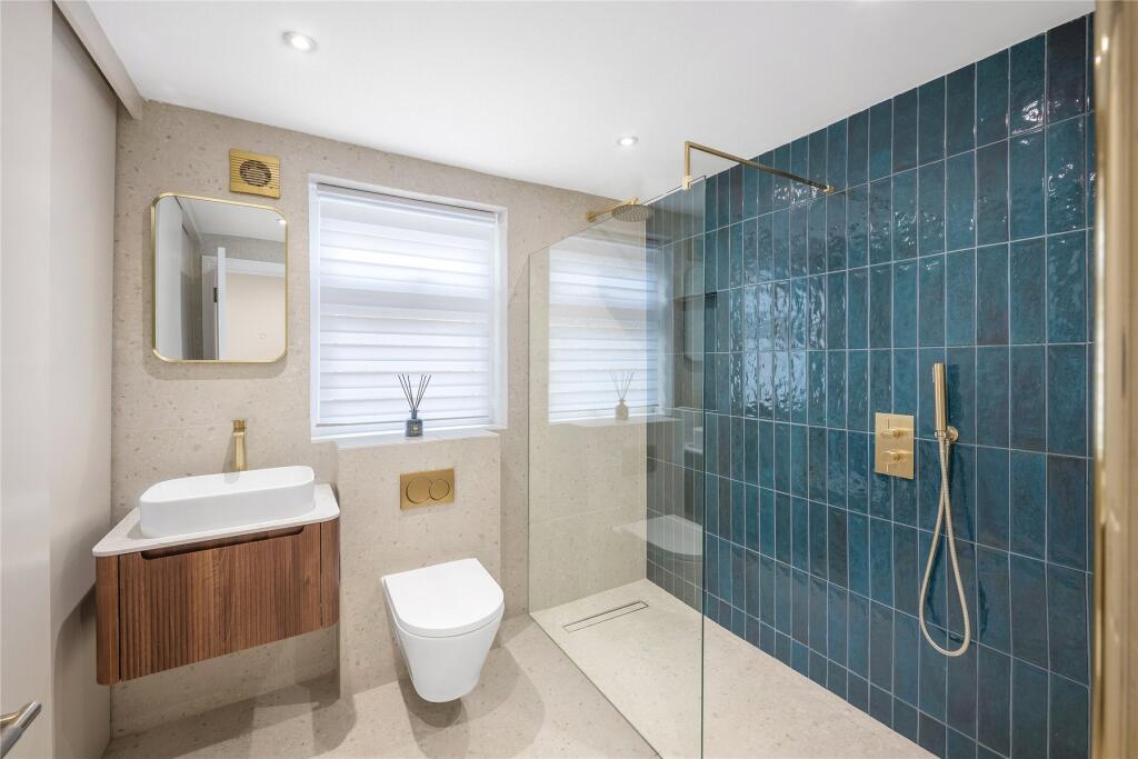 Apartment in London, Blenheim Gardens Estate, Streatham Hill - More