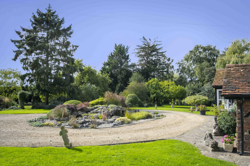 Additional image 8 of Pottersheath Road, Welwyn, AL6