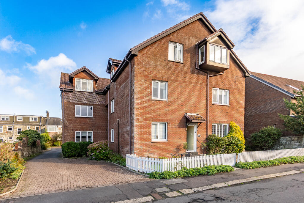 2-bed flat on Bradan Road, Troon, South Ayrshire, £116,000