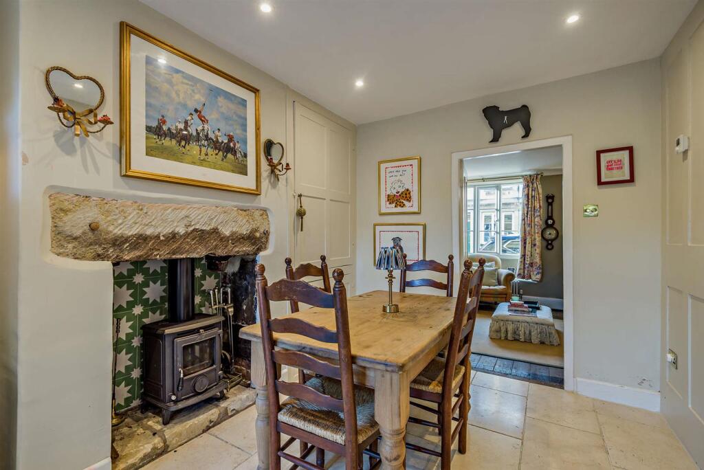 Central Cirencester photo 5