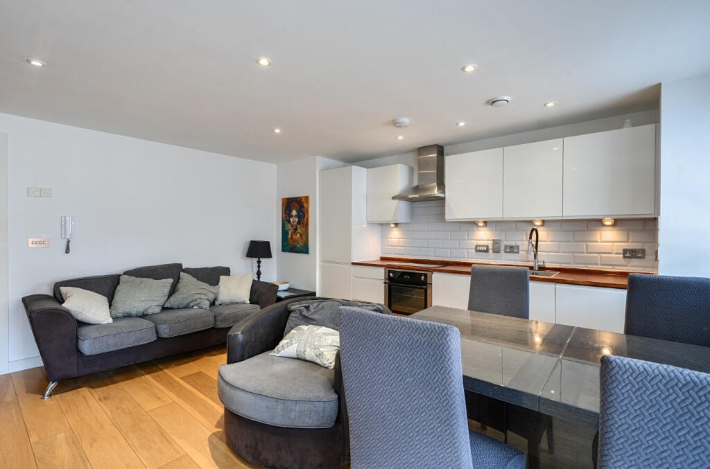 Apartment in Southampton - View 4