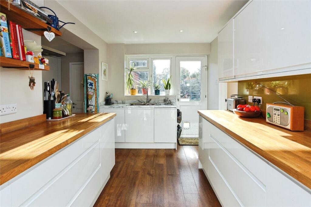 Arne Close, Tonbridge, Kent, TN10 photo 3
