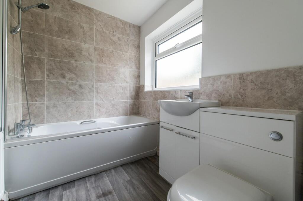 House in Dartford - More
