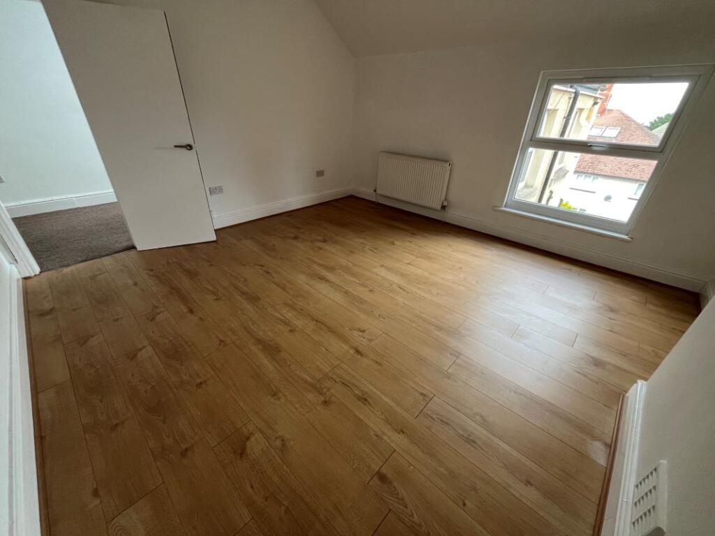 Flat 3, 37 Greenfield Road, Colwyn Bay, Conwy, LL29 8EW photo 3