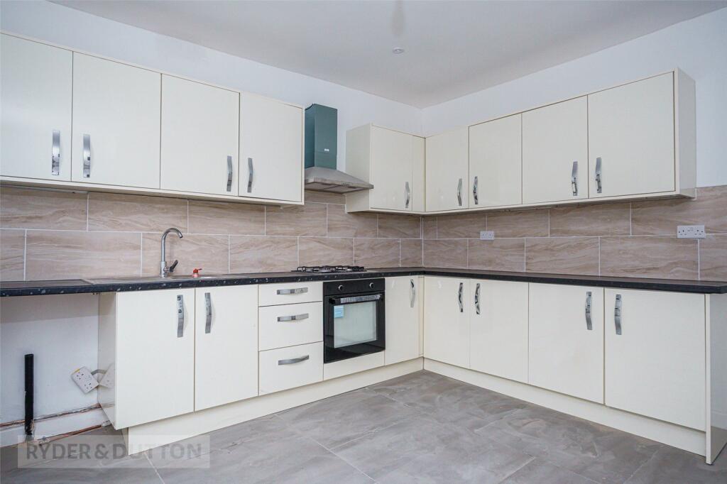 House in Huddersfield - View 3