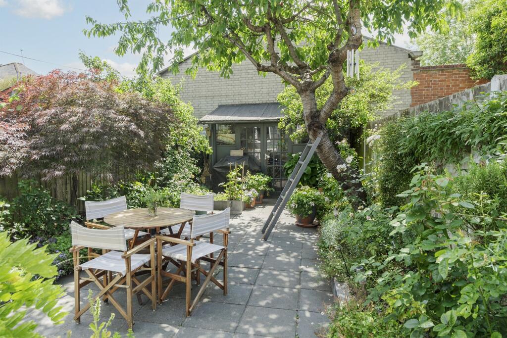 Main image of property: Dalgarno Gardens, London, W10