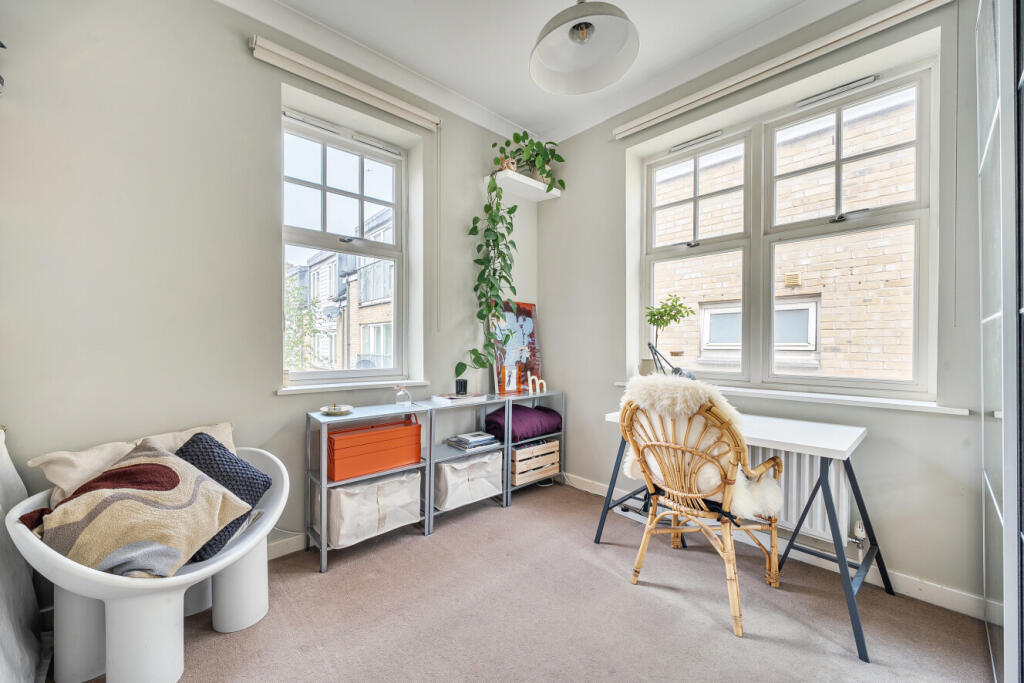 House in London, New Cross Gate - More