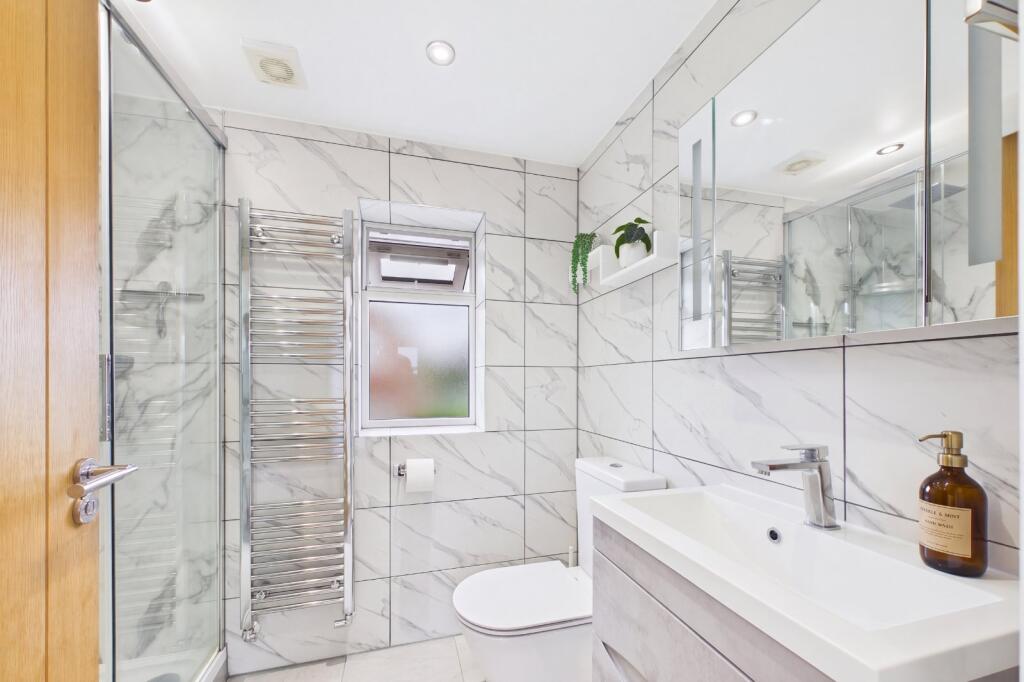 House in Maidenhead, Furze Platt - More