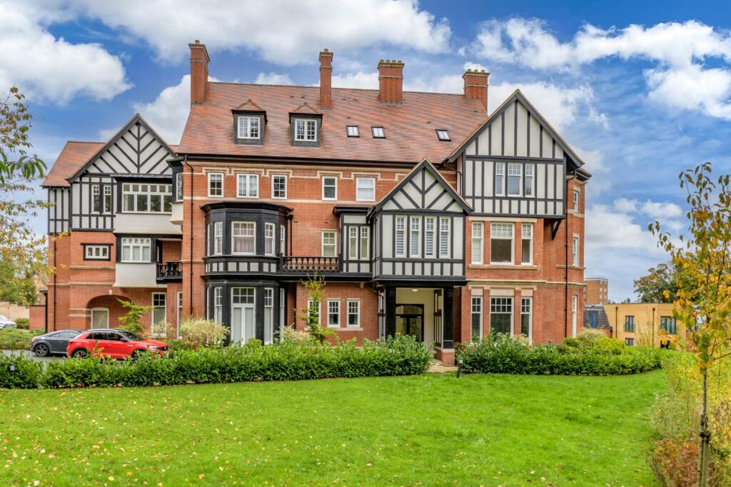 Main image of property: New House Farm Drive, Northfield, Birmingham, West Midlands, B31