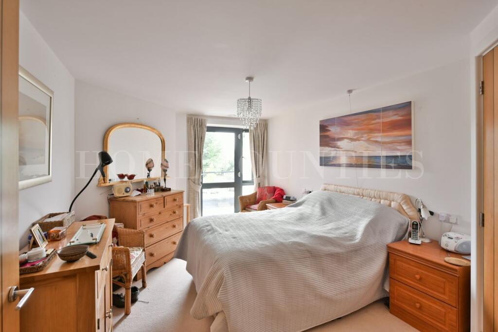Apartment in Enfield - More