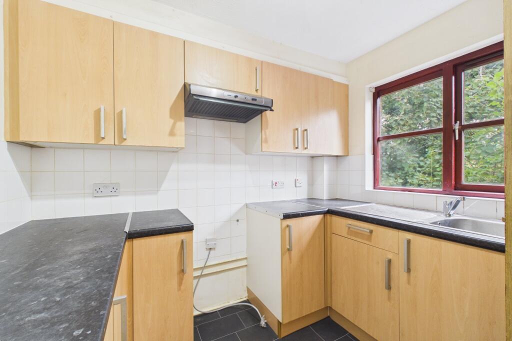 Apartment in Dartford, Stone - More