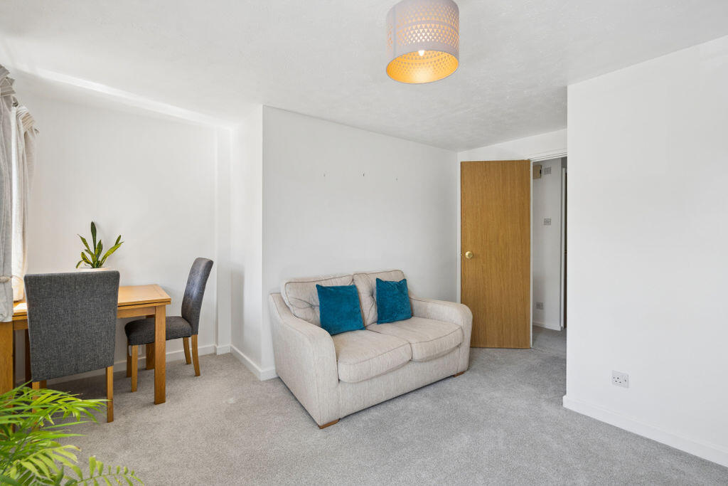 Apartment in Slough, Wooburn - View 5