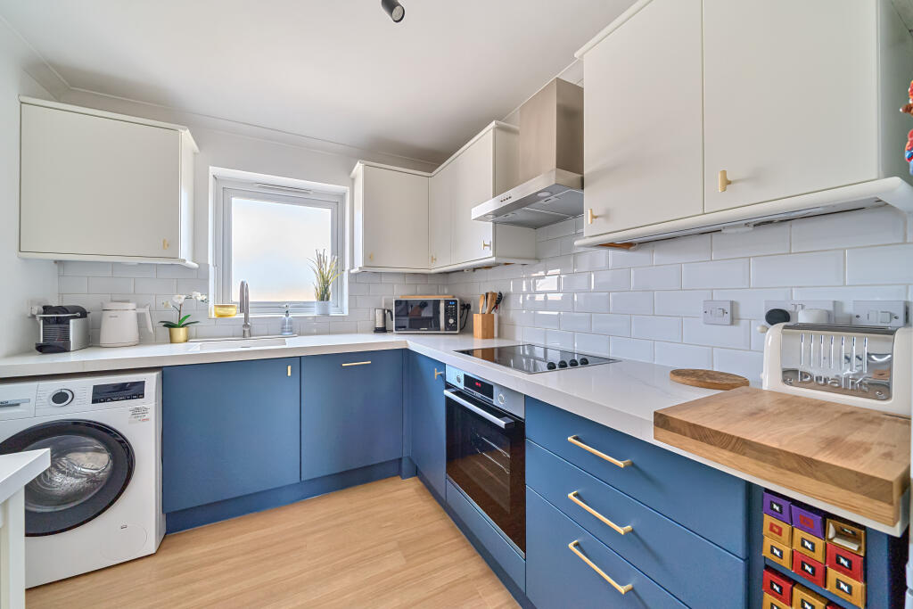 Maplehurst Close, Kingston Upon Thames, KT1 - View 5