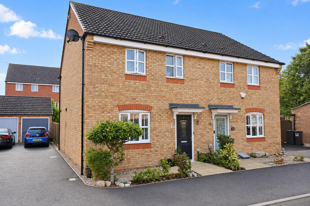 3-bed semi-detached on Maximus Road, North Hykeham, £245,000