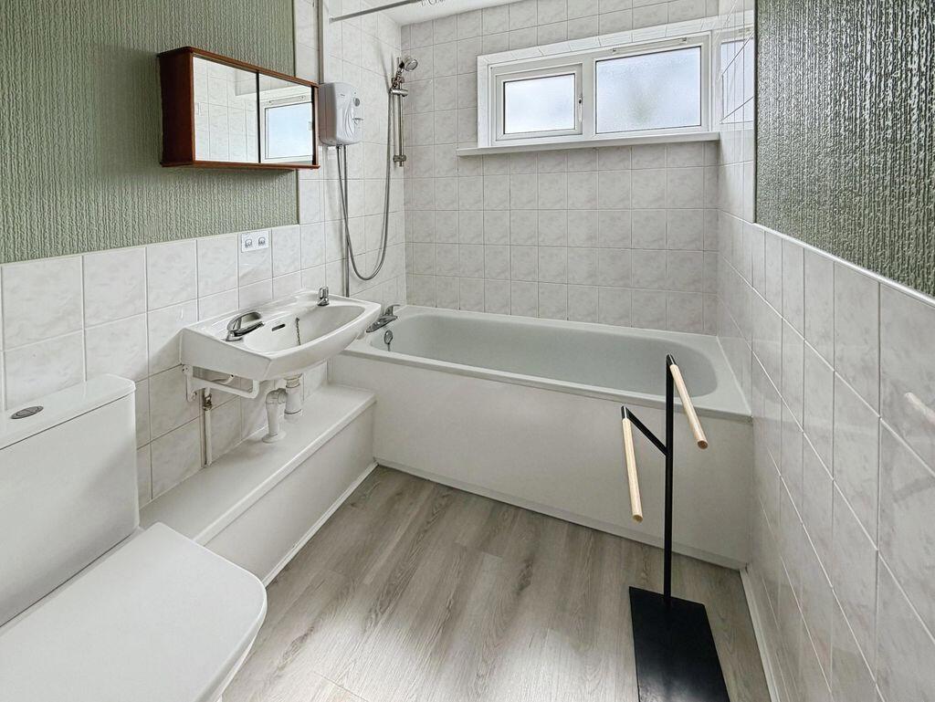 Apartment in North Tyneside, North East - View 5