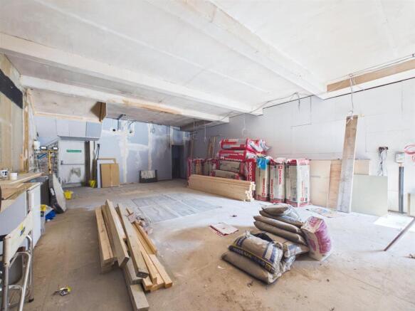 Commercial Unit With Garden Flat - 7.jpg