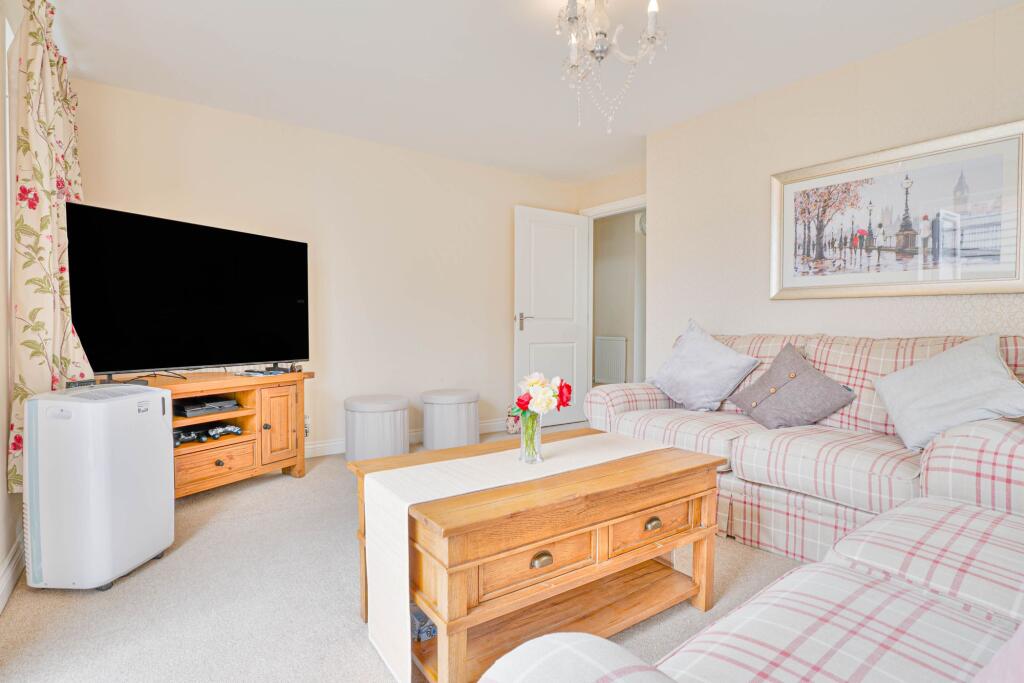 Askerton Crescent, Kingsmead, MK4 photo 3