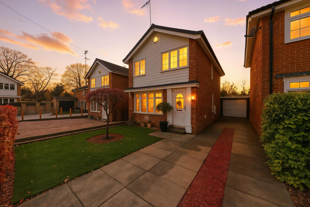 Main image of property: Cricketers Green, Leeds, LS19