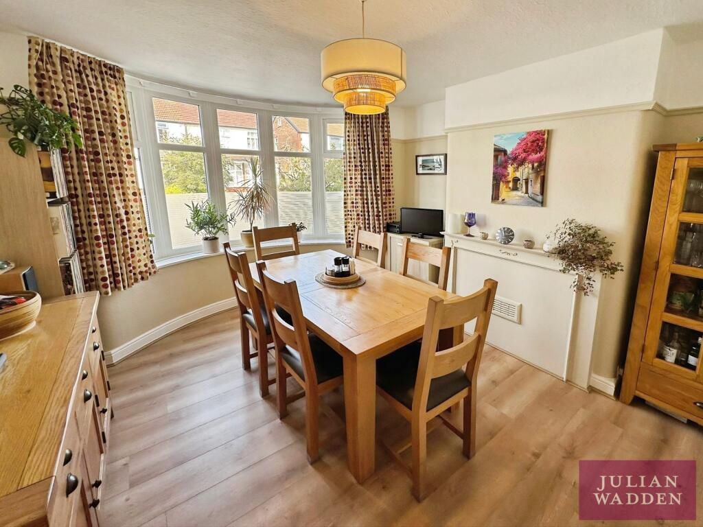 House in Manchester, Parrs Wood, Wythenshawe - View 3