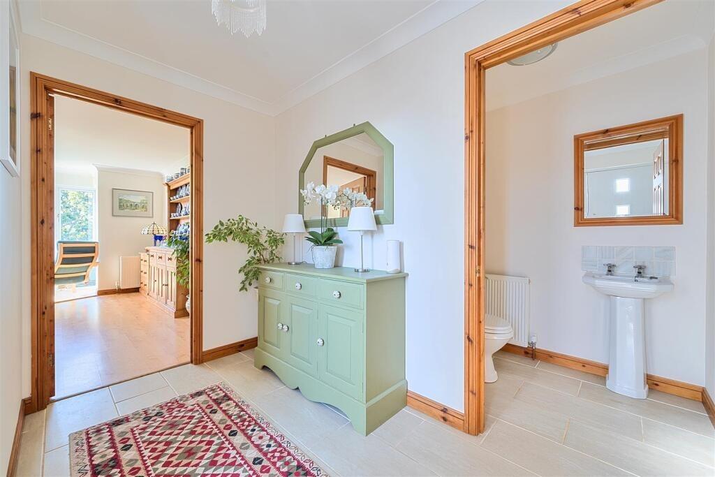 Spacious family home, Helston – další
