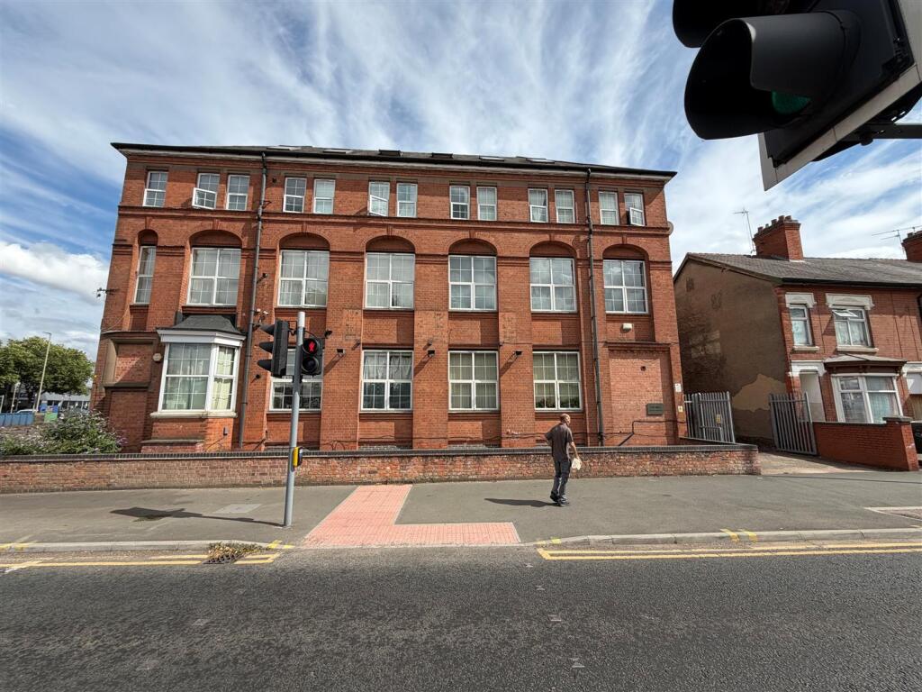 Main image of property: Fosse Road North, Leicester
