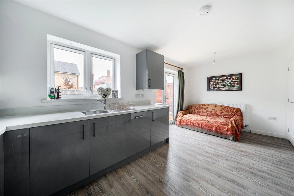 House in Peterborough, West Town - View 4