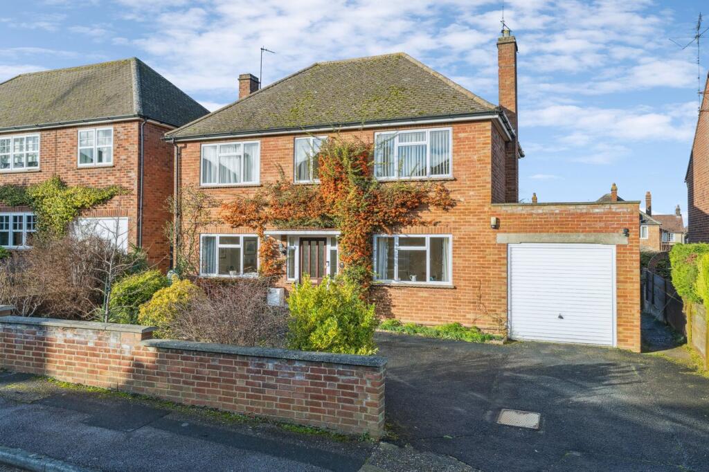 Main image of property: Westfield Close, Hitchin, SG5