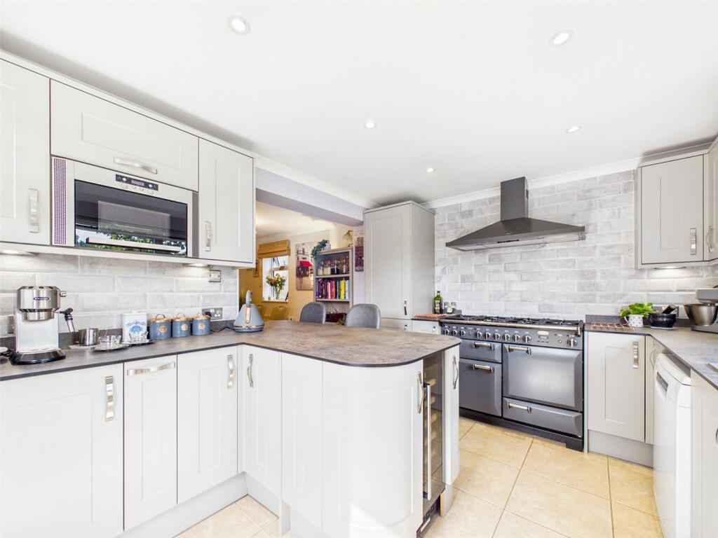 Pear Tree Close, Bransgore, Christchurch, Dorset, BH23 photo 3