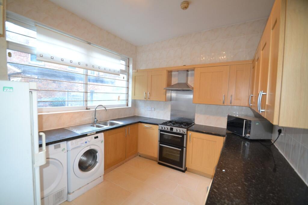2 bedroom house share for rent