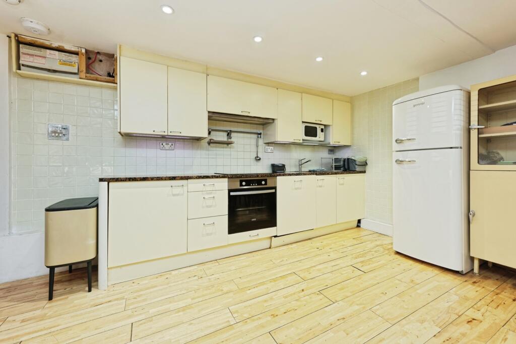 Apartment in Canterbury - More