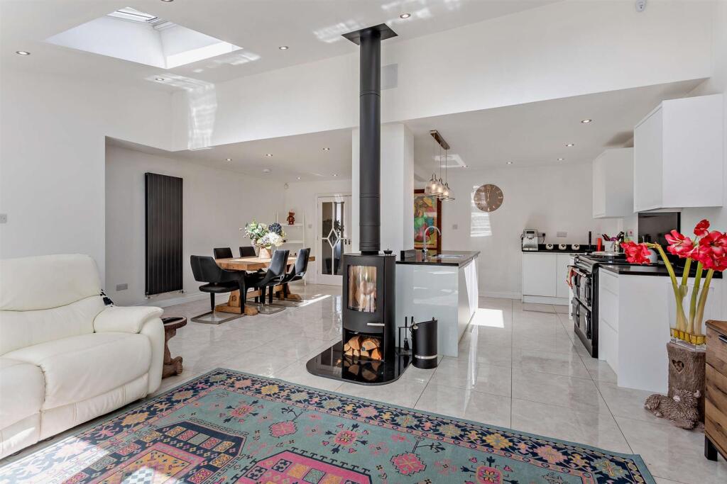 Laxton Drive, Oundle, Peterborough, Northamptonshire, PE8 photo 4