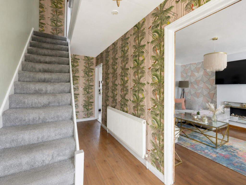 House in Southend-on-Sea - More