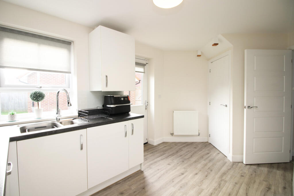Hawthorn Drive,  Thornton-Cleveleys, FY5 photo 4