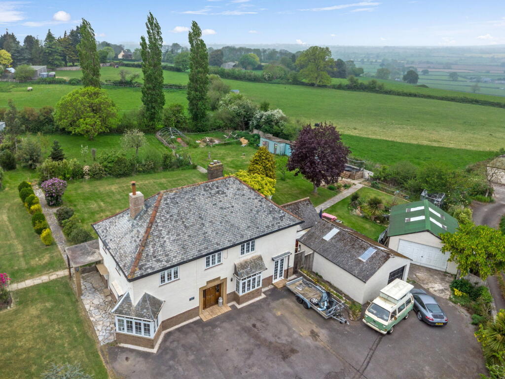 House in Yeovil, Yeovil Without - More