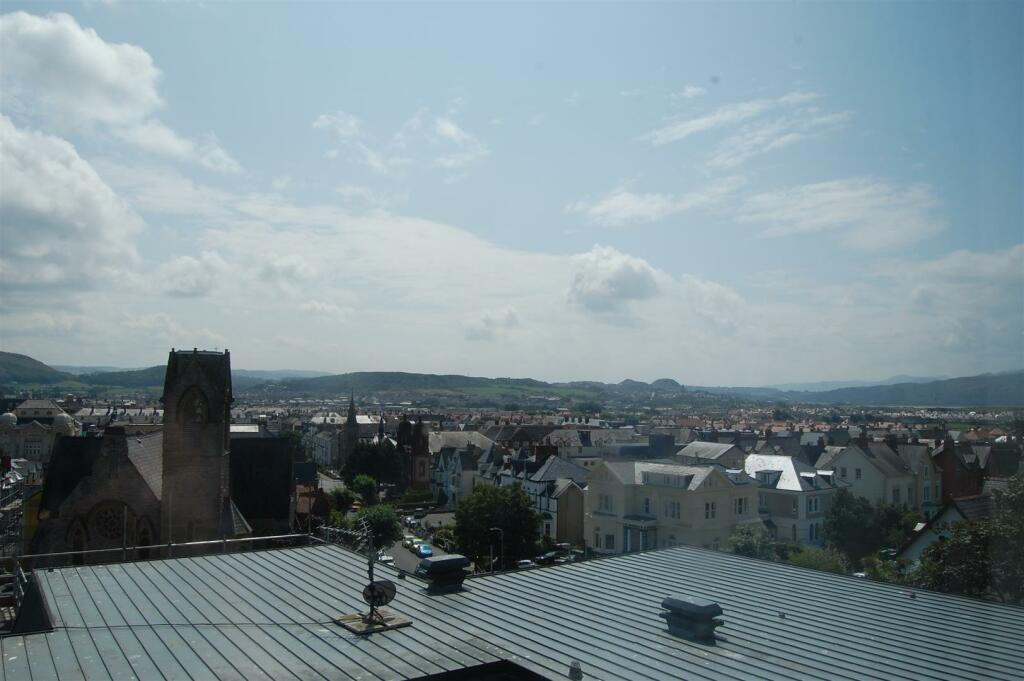 24, Garth Court photo 3