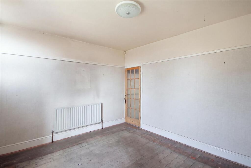 Avenue Road, Chesterfield, S41 photo 4