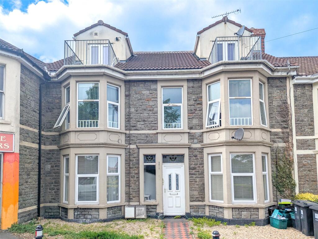 2-bed flat on Downend Road, Kingswood, Bristol, BS15, £210,000