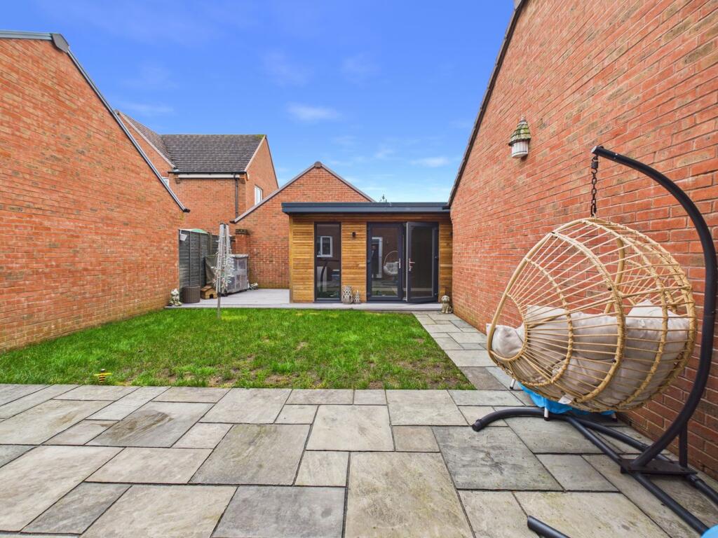 House in Weston-super-Mare, North Somerset - More