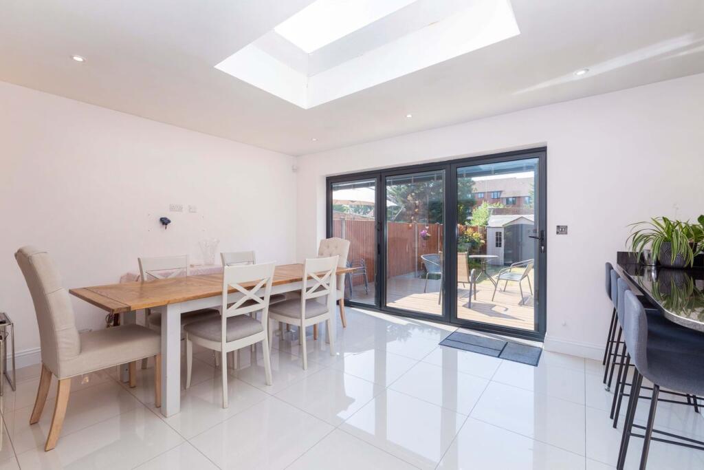 Rodney Way, Colnbrook, SL3 photo 4