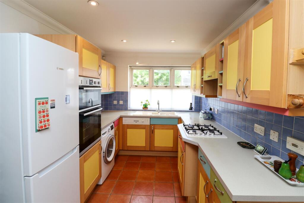 House in Hart, Fleet - View 4