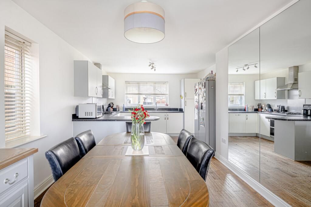 Harbridge Close, Stansted, Essex, CM24 photo 3