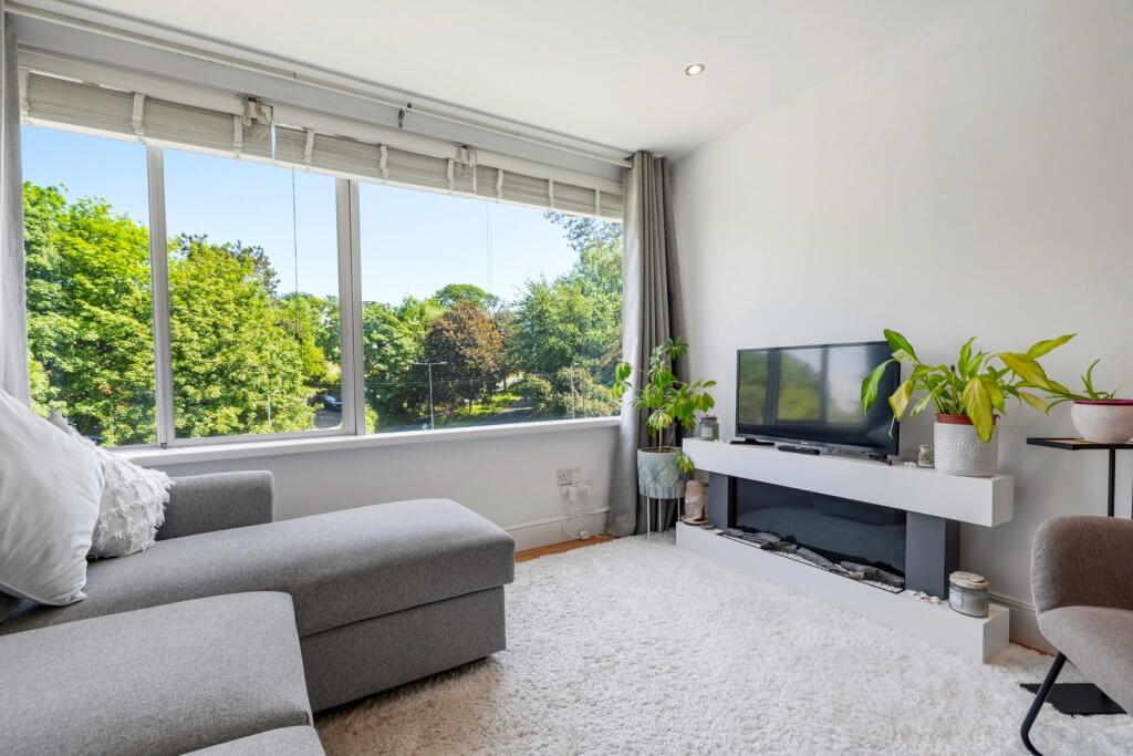Apartment in Newton, Mumbles - View 4