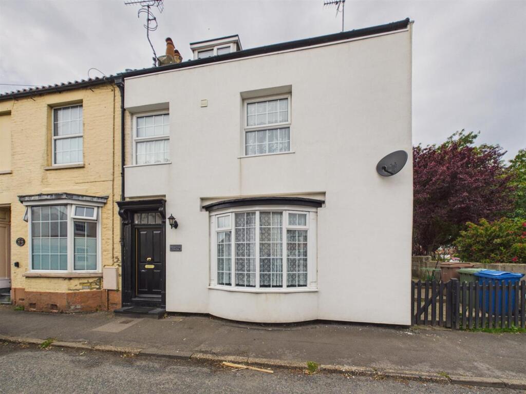 2-bed house on Tower Street, Flamborough, £265,000