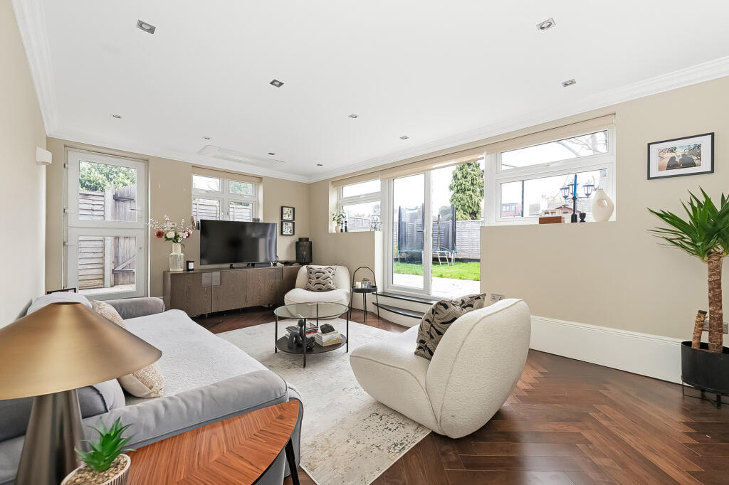 Apartment in London, London Borough of Bromley - View 2
