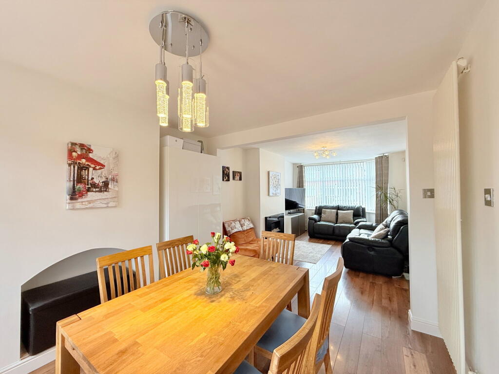 House in Solihull, Haslucks Green - View 4