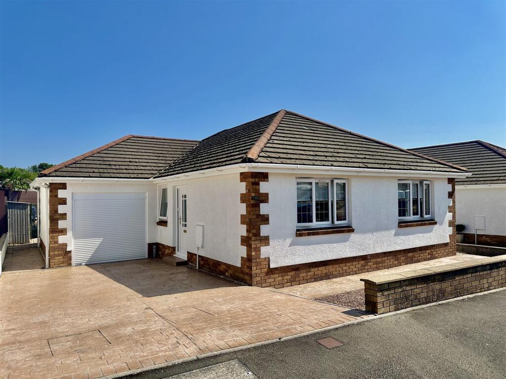 Main image of property: Clos Nant-Y-Ci, Saron, Ammanford