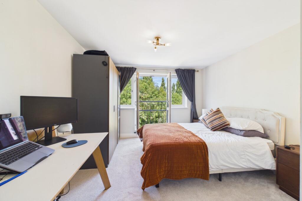 Apartment in Reading - More