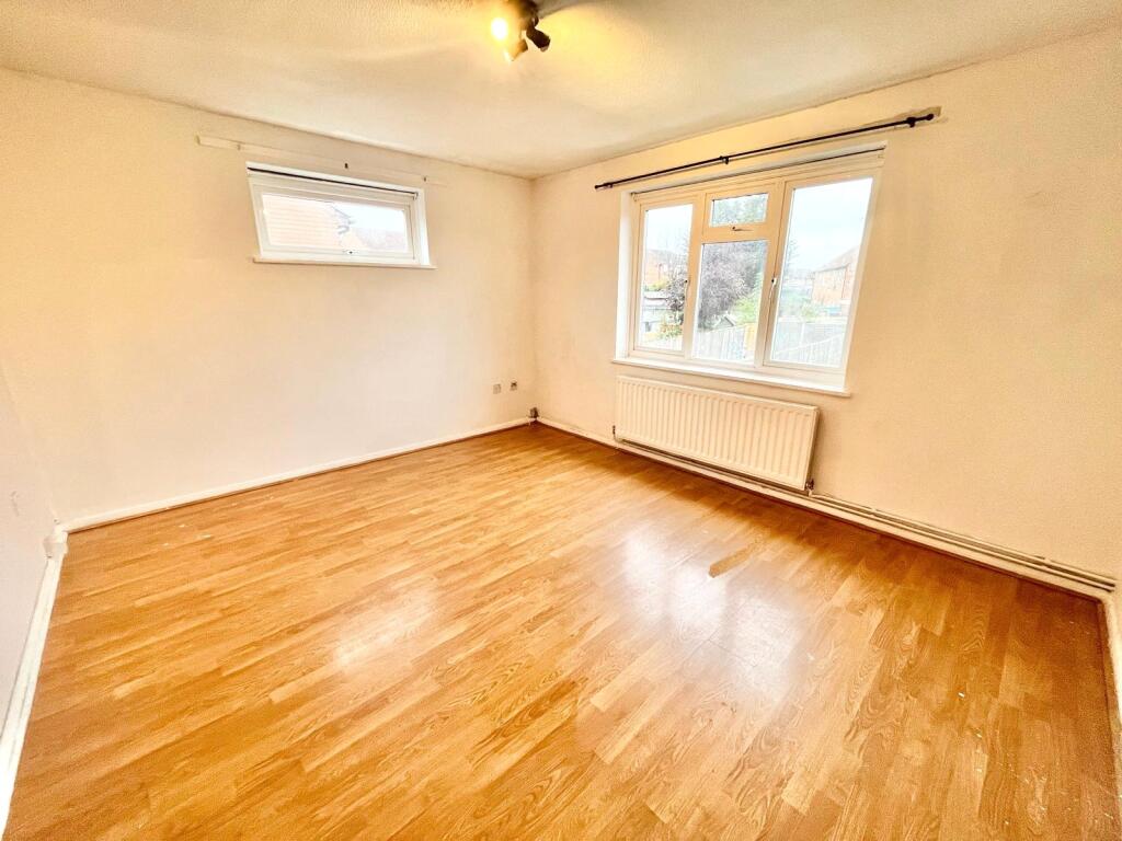 Main image of property: Hatfield Road, Rayleigh, Essex, SS6