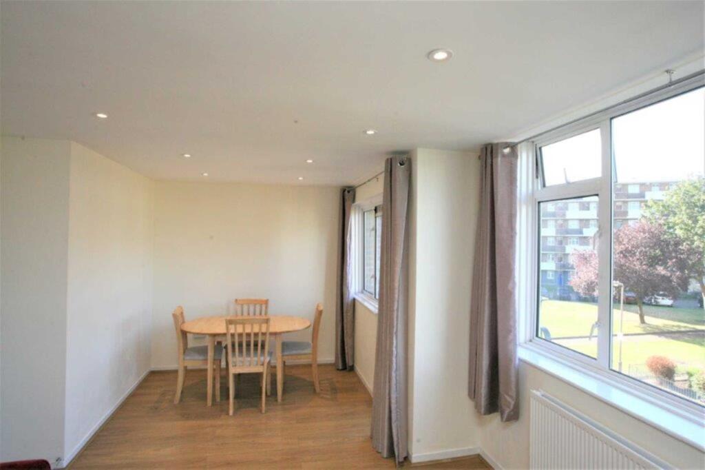 Apartment in London, Patmore Estate, Clapham Junction - View 2
